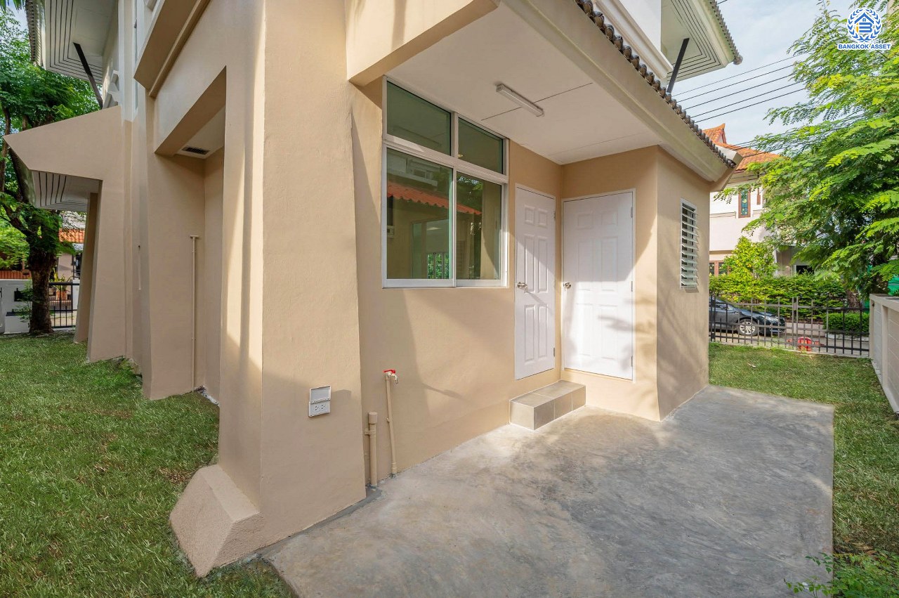 บ้านมือสองตกแต่งใหม่ โครงการ ศุภวรรณ5 บางแค ดีไซน์หรูหรา เนื้อที่กว้าง 60.6 ตร.ว. ฟังก์ชัน 3 ห้องนอน 3 ห้องน้ำ 1 ห้องแม่บ้าน 2 ที่จอดรถ ฟังก์ชันครบตอบทุกไลฟ์สไตล์ บนทำเลศักยภาพ เชื่อมต่อถนนกาญจนาภิเษก ใกล้เดอะมอลล์บางแค ใกล้รถไฟฟ้าสายสีน้ำเงิน "สถานีหลักสอง" และจุดขึ้นทางด่วน "กาญจนาภิเษก"